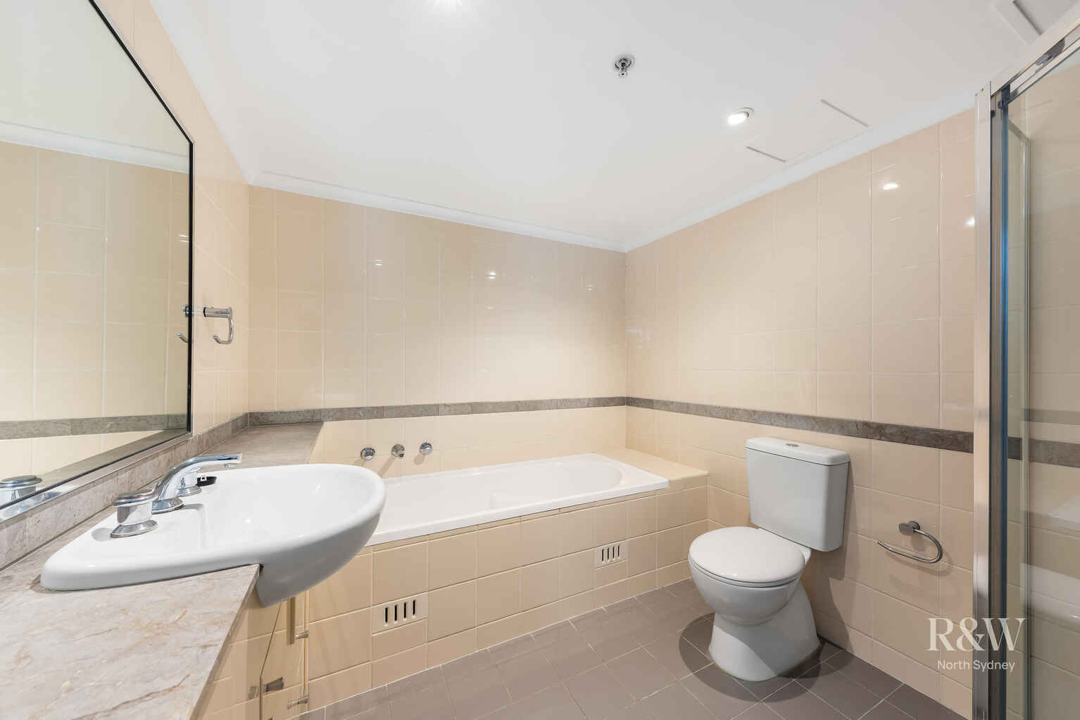 32/237 Miller Street North Sydney