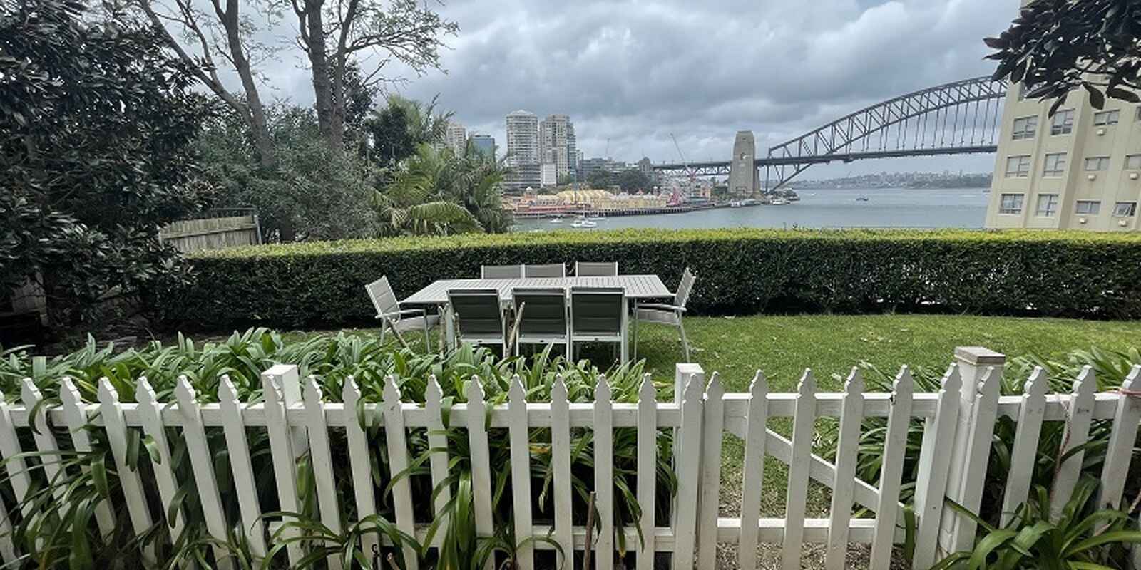 3/15 East Crescent Street McMahons Point