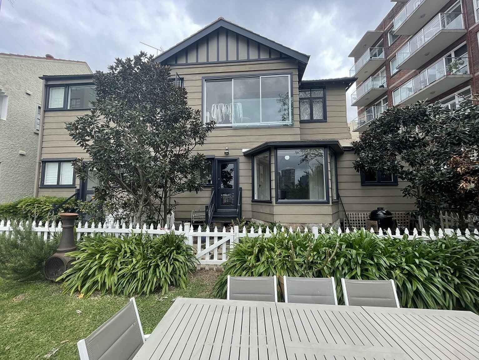 3/15 East Crescent Street McMahons Point