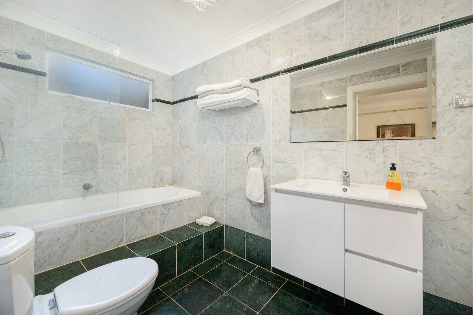 3/15 East Crescent Street McMahons Point